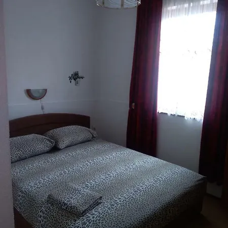 Edin Apartment *